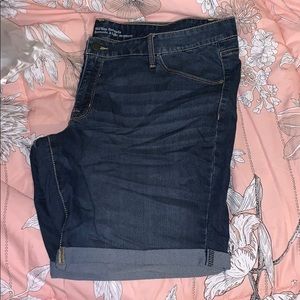 Mid Rise Bermuda Denim w. 9” Inseam